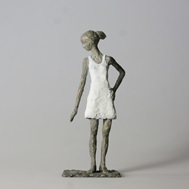 Mädchen mit Mini XXXII., Bronze, 2015, H: 16 cm