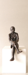 Verträumt, Bronze/Holz P 35, 2013, H: 11 cm