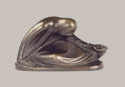 Russische Bettlerin I, Bronze, 1907, 14,2 &times; 29,3 &times; 14,8 cm