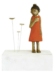 Blumenmädchen, Bronze/Holz, 2016, H: 12 cm