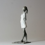 Mädchen mit Mini XVIII., Bronze, 2013, H: 15 cm