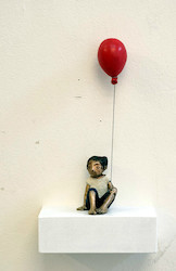 Mädchen mit Ballon, Bronze/Holz, 2017, H: 17 cm