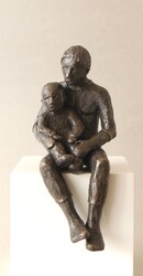 Fürsorglich, Bronze/Holz P 70, 2020, H: 12 cm