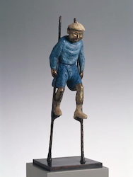 Mann auf Stelzen, Bronze, 2005, H: 71 cm