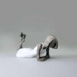 Liegende im weißen Kleid II.