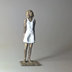 Mädchen mit Mini LIX., Bronze, 2018, H: 17 cm