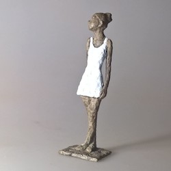 Mädchen mit Mini LX., Bronze, 2018, H: 17 cm