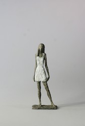 Mädchen mit Mini XXIV., Bronze, 2014, H: 16 cm