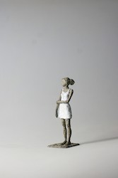 Mädchen mit Mini XXVI., Bronze, 2014, H: 15 cm