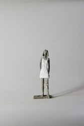 Mädchen mit Mini XXIX., Bronze, 2014, H: 16,5 cm