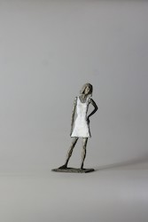 Mädchen mit Mini XXVII., Bronze, 2014, H: 16 cm