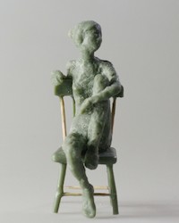 Mädchen auf Stuhl II., Bronze, 2014, H: 12 cm