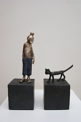 Mann mit Katze, Bronze, 2011, H: 17 cm