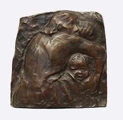 Mutter schützt ihr Kind I., Bronze, 1941-42, 16,8 × 17 × 4 cm