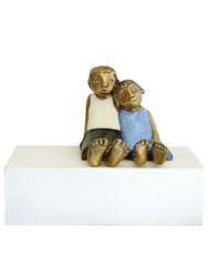Sitzendes Paar, Bronze/Holz, 2016, H: 5 cm